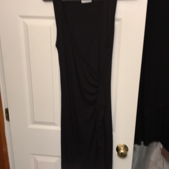 New York & Co medium -10 black sleeveless faux wrap w/ stretch & side shirring - Picture 7 of 12